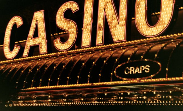 Halaman dukungan pelanggan ns2121slot dengan opsi kontak email dan live chat